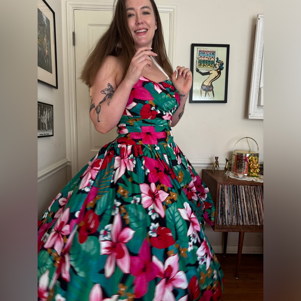 80s does 50s Cotton Fit and Flare Hibiscus Print Sundress - Picture 3 of 9